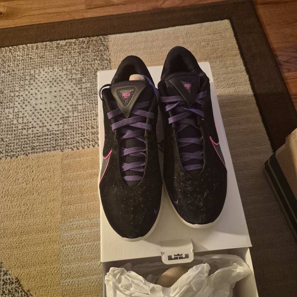 Nike Lebron Blacklaser 22 Sneakers